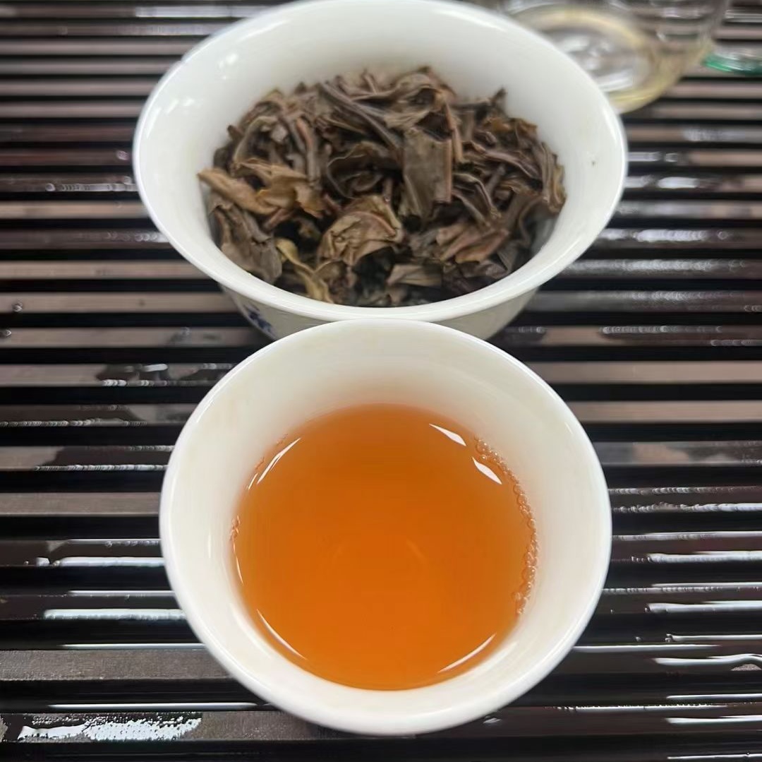 2008年黎明茶厂 雅韵青饼 357克生茶 5