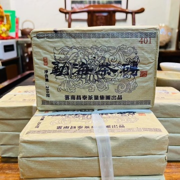 2004年昌泰勐海茶砖 250克生茶