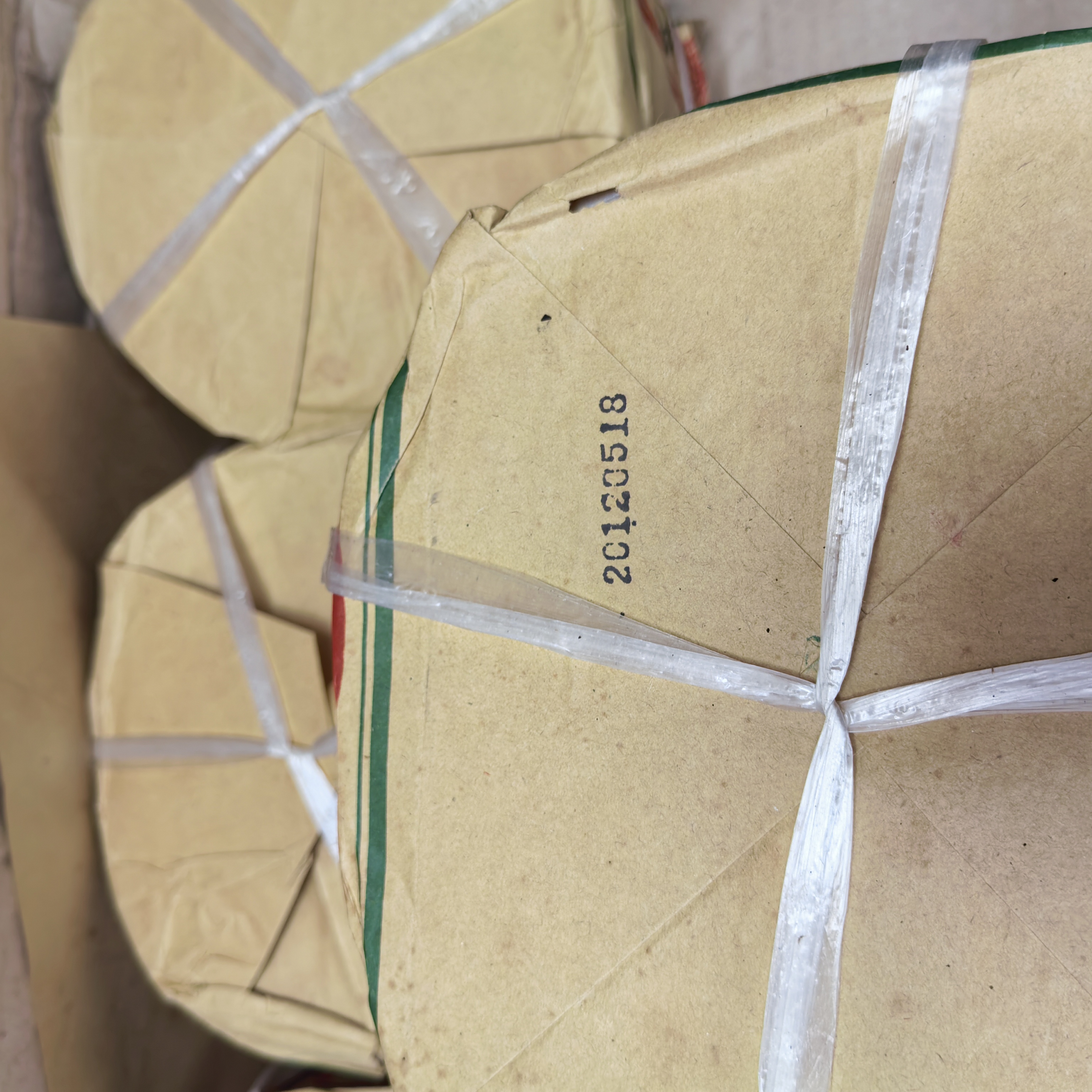 土林凤凰2012年凤凰香饼357克一饼 5