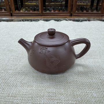 作品：宽口石瓢 泥料：原矿紫泥  容量：180cc 作者：吴洪英