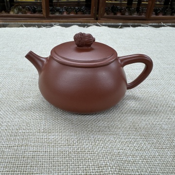 作品：白财石瓢  泥料：原矿大红袍 容量：220cc 作者：王婷