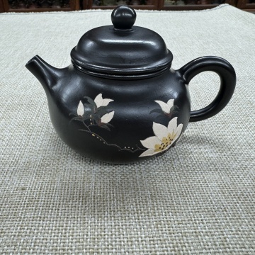 作品名称：容天 泥料：原矿紫泥 容量：220 作者：陈菊华