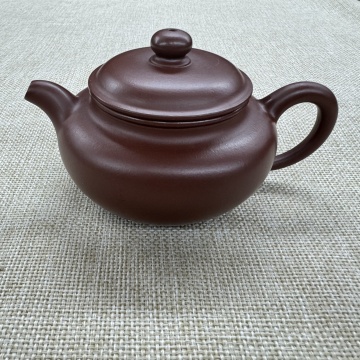 作品名称：仿古 泥料：原矿底槽清 容量：200cc 作者：魏海燕