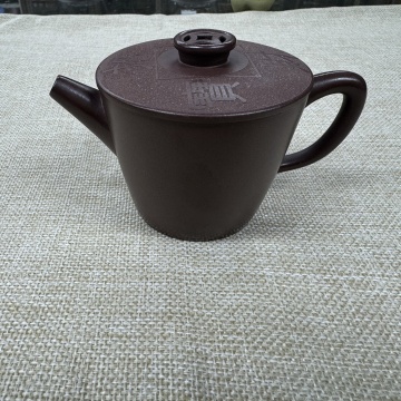 作品名称：招财进宝 泥料：原矿紫泥 容量：180cc 作者：高庆