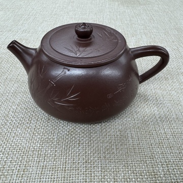 作品名称：新石瓢 泥料：原矿紫朱泥 容量：220cc 作者：陈菊华