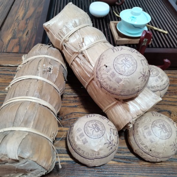 特卖 2004年 易昌号 恒丰源 版纳沱茶 250克