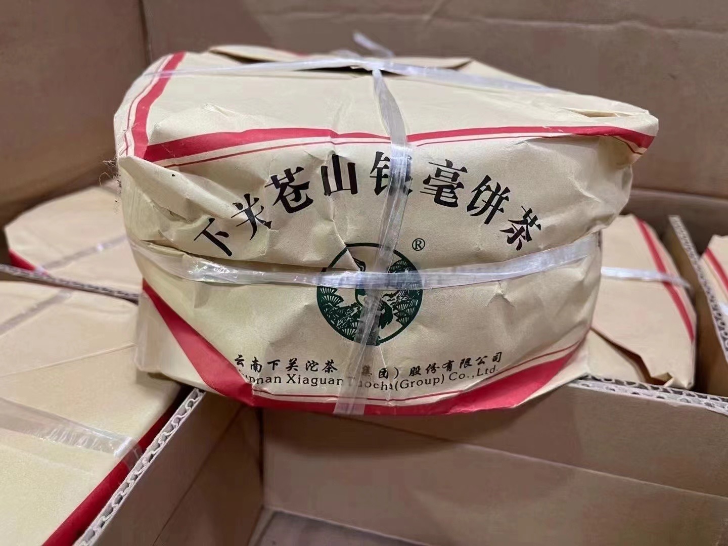 
品名：下关2012年苍山银毫饼茶
工艺：生茶
日期：2012年
规格：400g/饼 5